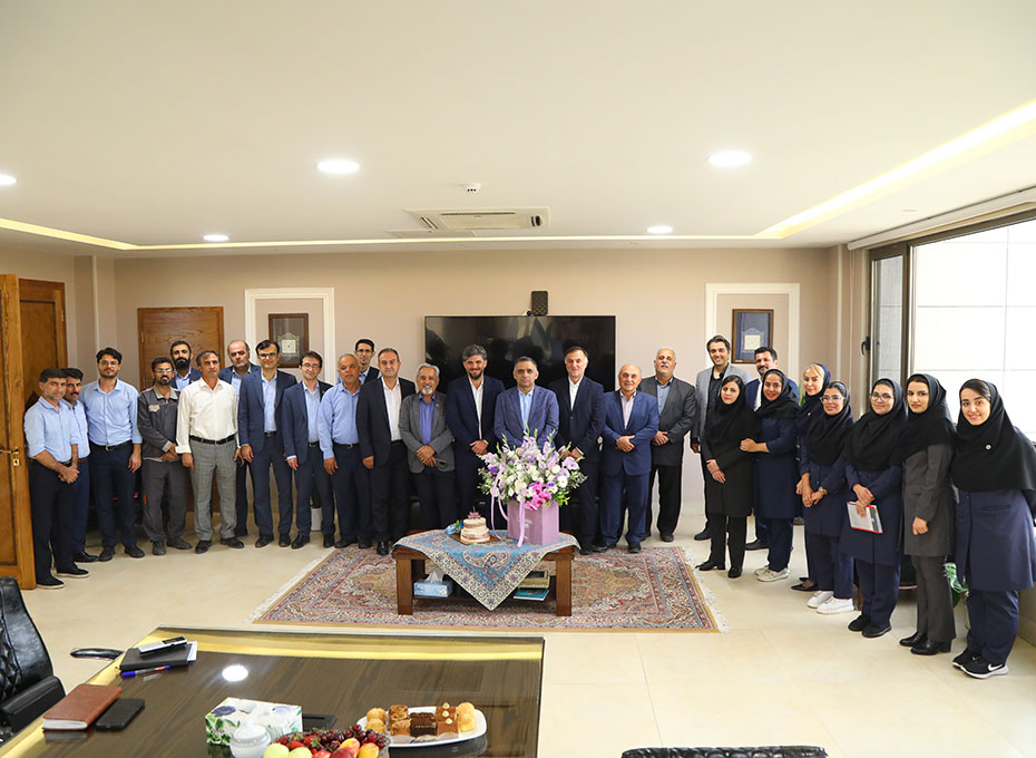 همزمان با فرارسیدن عید سعید غدیر خم باشگاه ورزشی اتاق بازرگانی قزوین،رسما" افتتاح شد