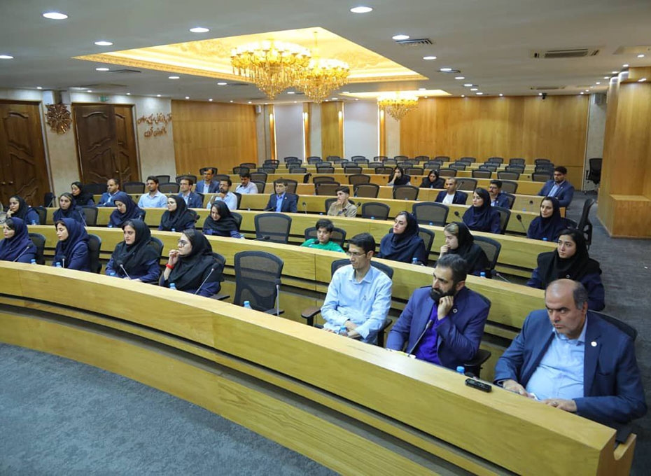 عصر روز پنجشنبه به مناسبت عید سعید غدیر خم وهمزمان با  سالروز ولادت امام موسی کاظم(ع)  مراسمی باحضورریاست،مدیران و کارکنان  در سالن وکیل التجار اتاق بازرگانی قزوین برگزار شد.عکس کمکی شماره2