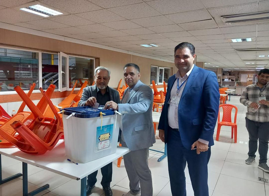   حضور رئیس و هیات رئیسه  اتاق بازرگانی، صنایع، معادن وکشاورزی قزوین درچهاردهمین دوره  انتخابات ریاست جمهوری اسلامی