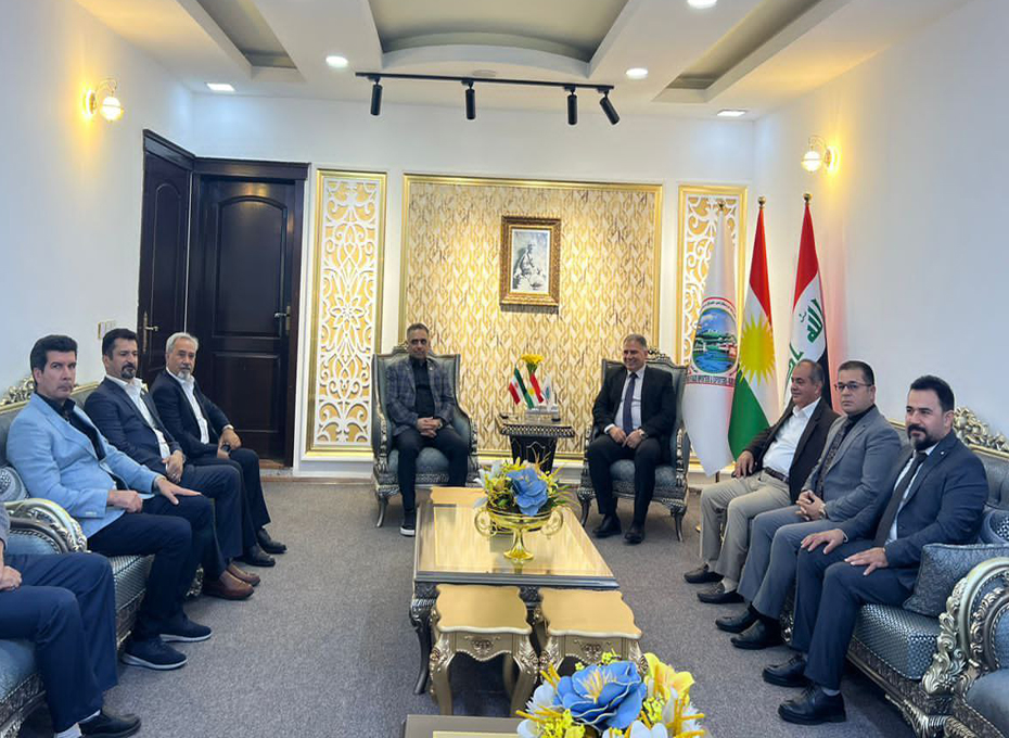 بعدازظهر یکشنبه ودر آخرین ساعات حضورهیات تجاری استان قزوین دراقلیم کردستان،تفاهم نامه همکاری های مشترک میان اتاق بازرگانی قزوین،اتحادیه صادرکنندگان استان  واتحادیه صادرکنندگان و واردکنندگان اربیل به امضای  آقایان مهندس عبدیان و کاک رسول حاجی عمر رسید.عکس کمکی شماره3