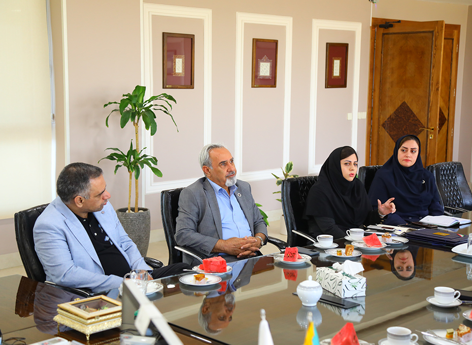 روزشنبه،طی جلسه ای دردفترریاست اتاق بازرگانی قزوین، تفاهم نامه همکاری های مشترک اتاق بازرگانی قزوین واداره کل استاندارد استان باامضای روسای این دونهادمهم اقتصادی استان  منعقد و اجرای آن آغاز  شد.عکس کمکی شماره1