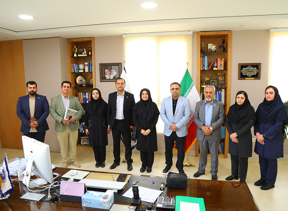 روزشنبه،طی جلسه ای دردفترریاست اتاق بازرگانی قزوین، تفاهم نامه همکاری های مشترک اتاق بازرگانی قزوین واداره کل استاندارد استان باامضای روسای این دونهادمهم اقتصادی استان  منعقد و اجرای آن آغاز  شد.عکس کمکی شماره2