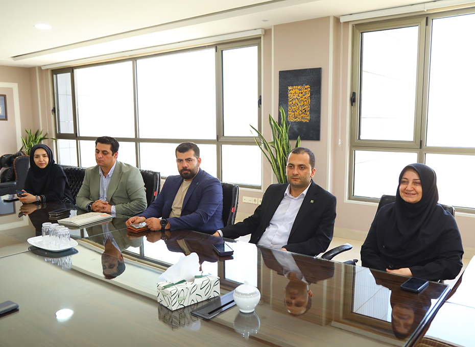 روزشنبه،طی جلسه ای دردفترریاست اتاق بازرگانی قزوین، تفاهم نامه همکاری های مشترک اتاق بازرگانی قزوین واداره کل استاندارد استان باامضای روسای این دونهادمهم اقتصادی استان  منعقد و اجرای آن آغاز  شد.عکس کمکی شماره3