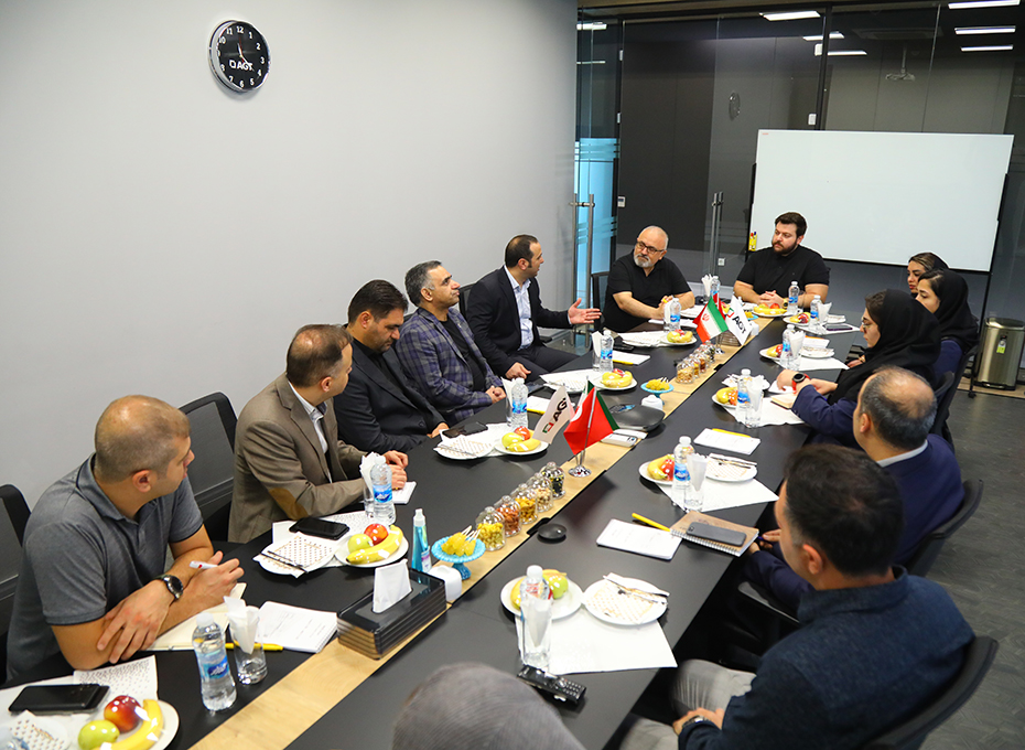 نگاه ویژه اتاق بازرگانی قزوین درحمایت ازفعالیتهای سرمایه گذاران خارجی دراستان عکس کمکی شماره2