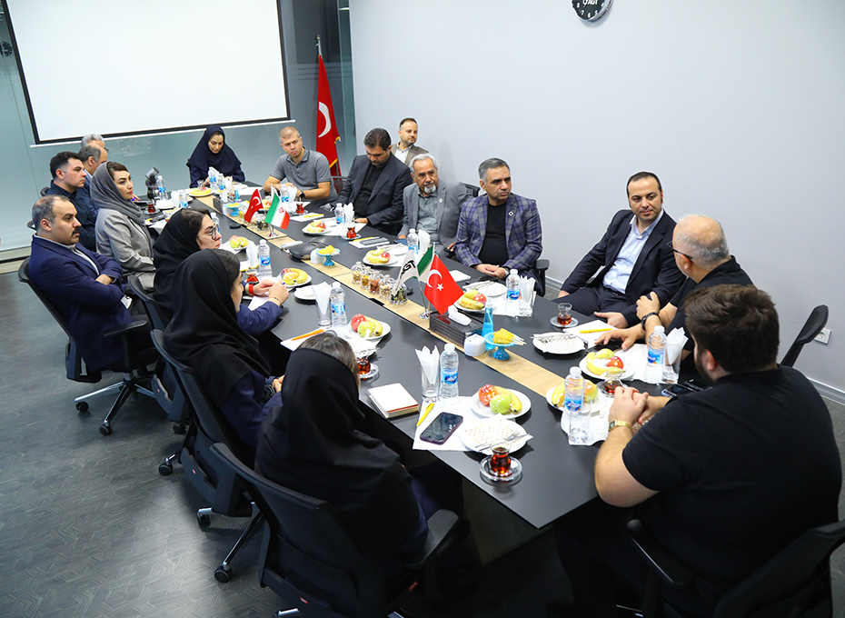 نگاه ویژه اتاق بازرگانی قزوین درحمایت ازفعالیتهای سرمایه گذاران خارجی دراستان عکس کمکی شماره3