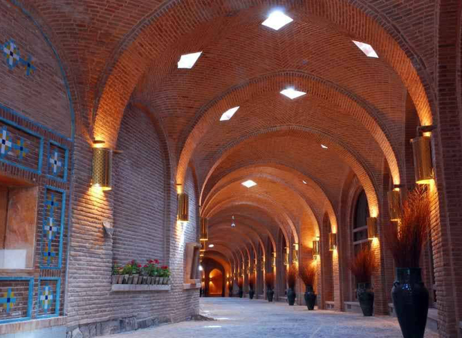 مهندس عبدیان رئیس اتاق بازرگانی قزوین  و اتحادیه صادرکنندگان استان روز قزوین را تبریک گفتعکس کمکی شماره1