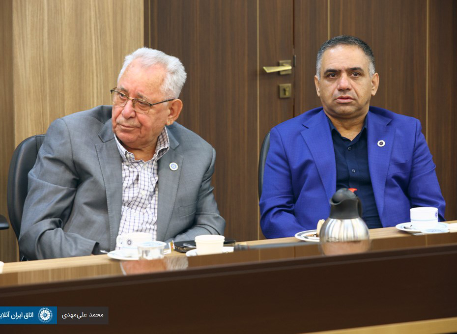 رئیس اتاق ایران بعد از بازگشت از سفر عراق که همراه با رئیس‌جمهور انجام شده بود، از تعیین تکلیف بازپرداخت مطالبات شرکت‌های ایرانی از دولت عراق که سال‌هاست باقی مانده است، خبر دادعکس کمکی شماره1