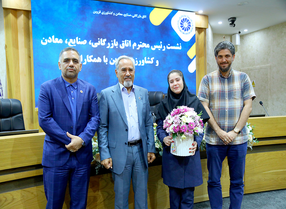 هفتمین نشست ماهانه کارکنان اتاق بازرگانی قزوین با مهندس عبدیان رئیس پارلمان بخش خصوصی استان برگزار شد.عکس کمکی شماره1