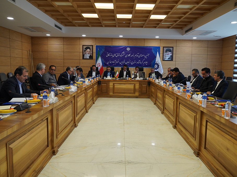 تفاهم‌نامه همکاری مشترک بین اتاق‌های بازرگانی همدان، ایلام، کرمانشاه، سنندج، زنجان، قزوین و خرم‌آباد به میزبانی اتاق بازرگانی همدان امضا شد.عکس کمکی شماره2