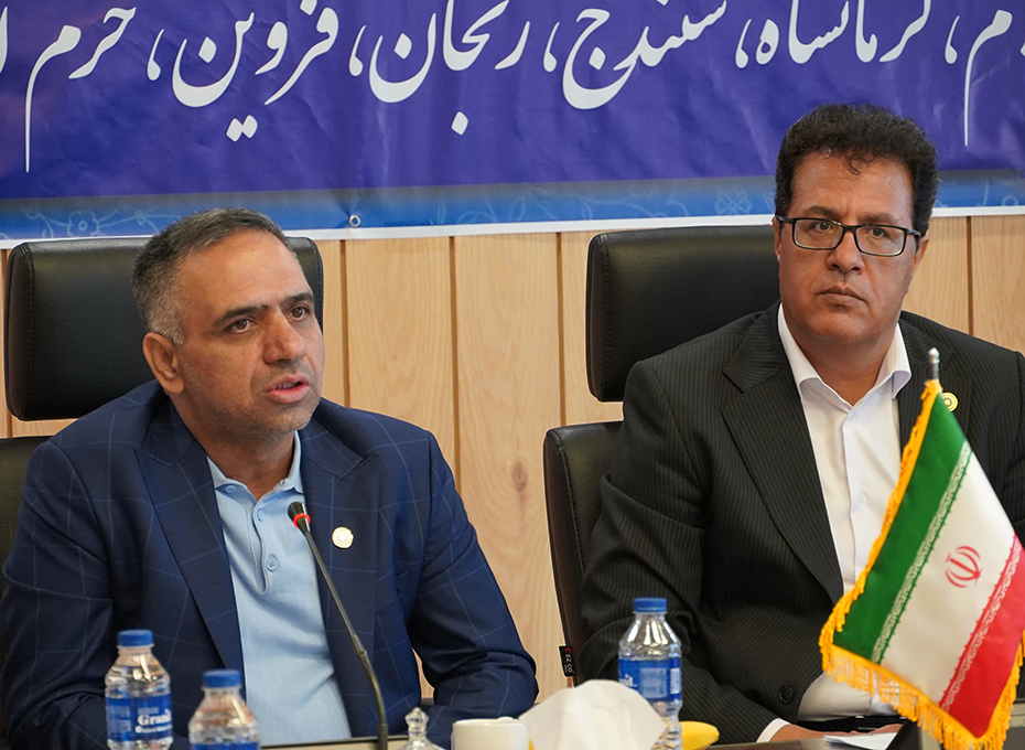 تفاهم‌نامه همکاری مشترک بین اتاق‌های بازرگانی همدان، ایلام، کرمانشاه، سنندج، زنجان، قزوین و خرم‌آباد به میزبانی اتاق بازرگانی همدان امضا شد.عکس کمکی شماره3