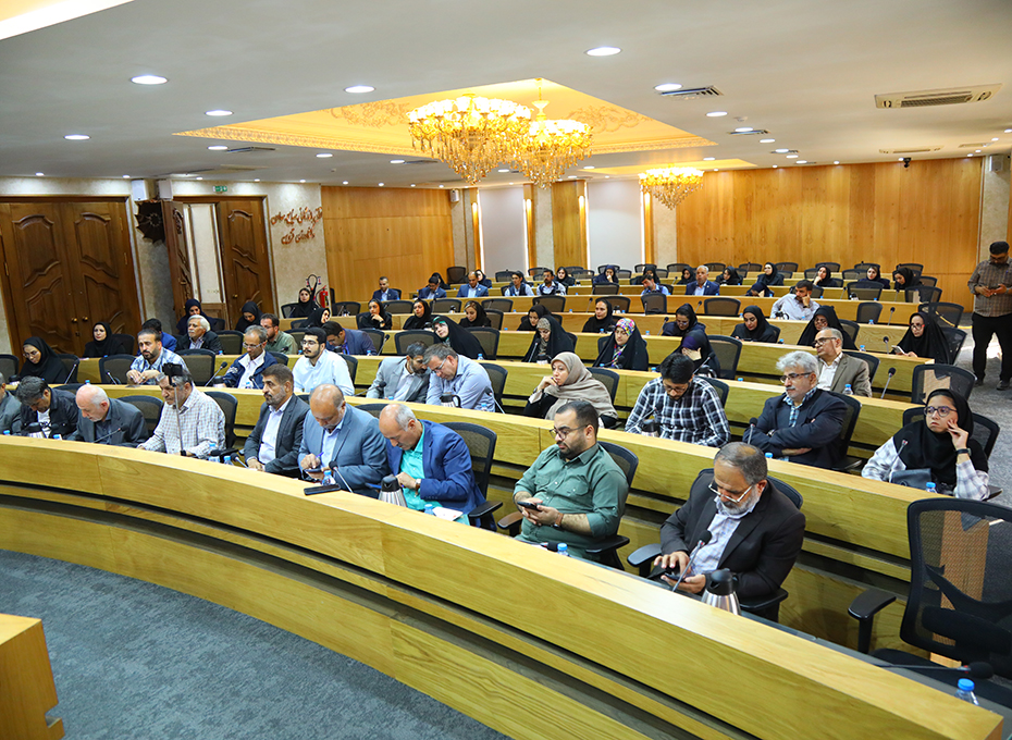 سومین نشست خبری و دیدار اهالی رسانه استان قزوین با ریاست اتاق بازرگانی قزوین درسال جاری در سالن وکیل التجار اتاق بازرگانی قزوین برگزار شدعکس کمکی شماره6