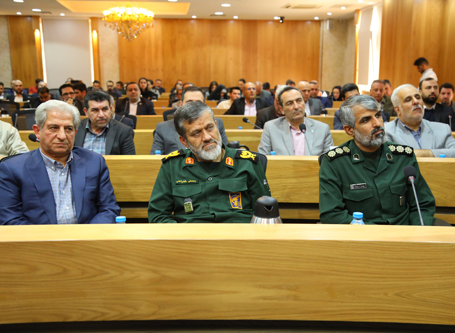 بامشارکت اتاق بازرگانی قزوین وحضورپررنگ مدیران بخش خصوصی ومقامات استانی آیین تجلیل از صادرکنندگان نمونه عضواتحادیه استان قزوین برگزارشد