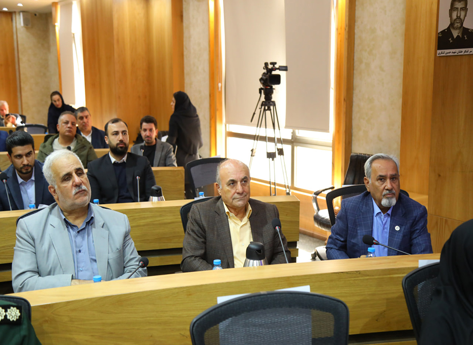 بامشارکت اتاق بازرگانی قزوین وحضورپررنگ مدیران بخش خصوصی ومقامات استانی آیین تجلیل از صادرکنندگان نمونه عضواتحادیه استان قزوین برگزارشد