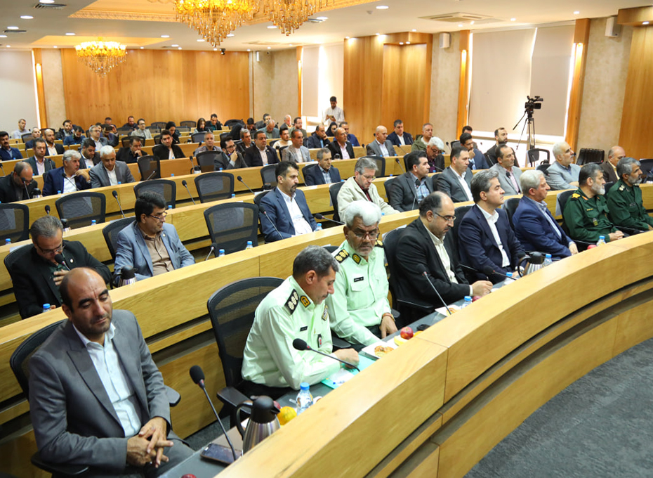 بامشارکت اتاق بازرگانی قزوین وحضورپررنگ مدیران بخش خصوصی ومقامات استانی آیین تجلیل از صادرکنندگان نمونه عضواتحادیه استان قزوین برگزارشد