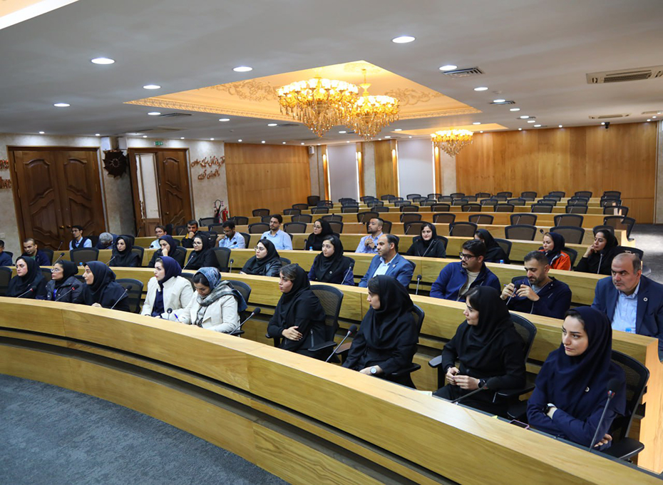 ظهرروز پنجشنبه نشست ماهانه کارکنان باآقای مهندس عبدیان رئیس اتاق بازرگانی قزوین درسالن وکیل التجاربرگزارشد.عکس کمکی شماره4