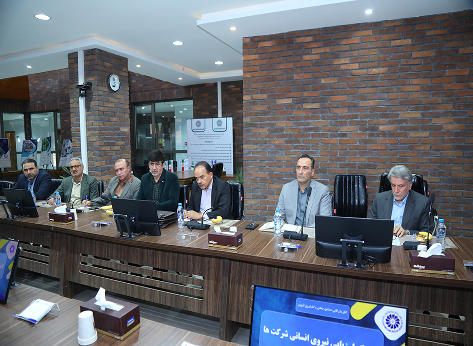 معرفی گروه ارزیابان درسه حوزه تامین اجتماعی،کار و امورمالیاتی درپارلمان بخش خصوصی استان  عکس کمکی شماره5