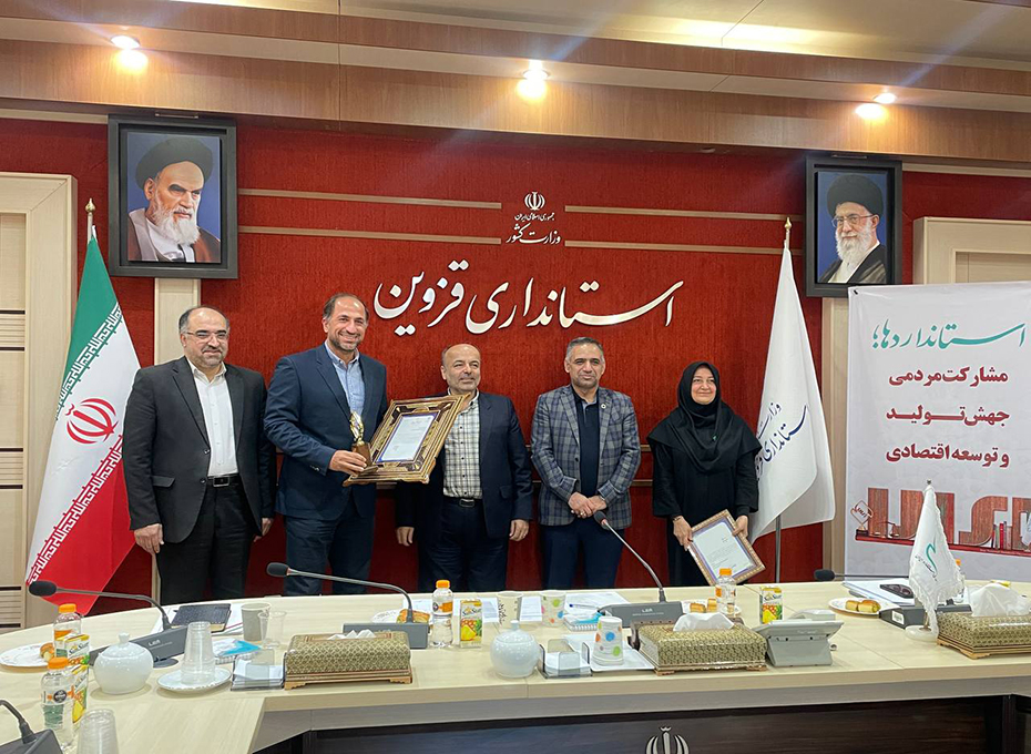 باحضوررئیس اتاق بازرگانی قزوین  واحدهای نمونه استاندارد قزوین در جلسه شورای استاندارد تقدیر شدند