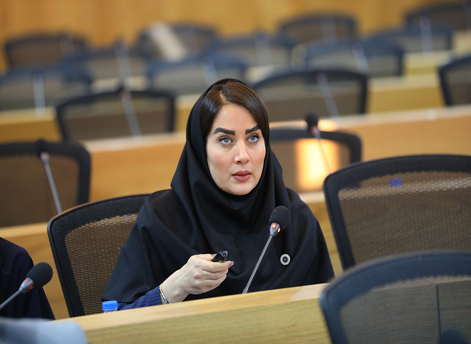 ارائه گزارش جامعی از فعالیت های 18 ماهه دور ششم اتاق قزوین از ابتدای آغاز به کار این دوره تا پایان آبان ماه به هیات رئیسه و هیات نمایندگان 