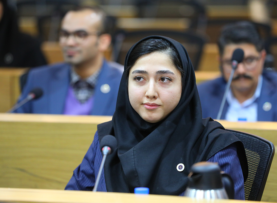 ارائه گزارش جامعی از فعالیت های 18 ماهه دور ششم اتاق قزوین از ابتدای آغاز به کار این دوره تا پایان آبان ماه به هیات رئیسه و هیات نمایندگان 