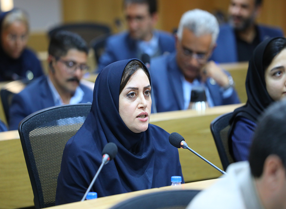 ارائه گزارش جامعی از فعالیت های 18 ماهه دور ششم اتاق قزوین از ابتدای آغاز به کار این دوره تا پایان آبان ماه به هیات رئیسه و هیات نمایندگان 