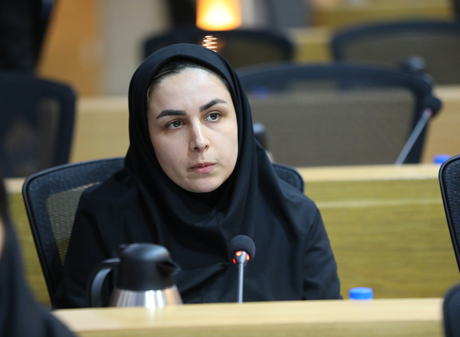 ارائه گزارش جامعی از فعالیت های 18 ماهه دور ششم اتاق قزوین از ابتدای آغاز به کار این دوره تا پایان آبان ماه به هیات رئیسه و هیات نمایندگان 