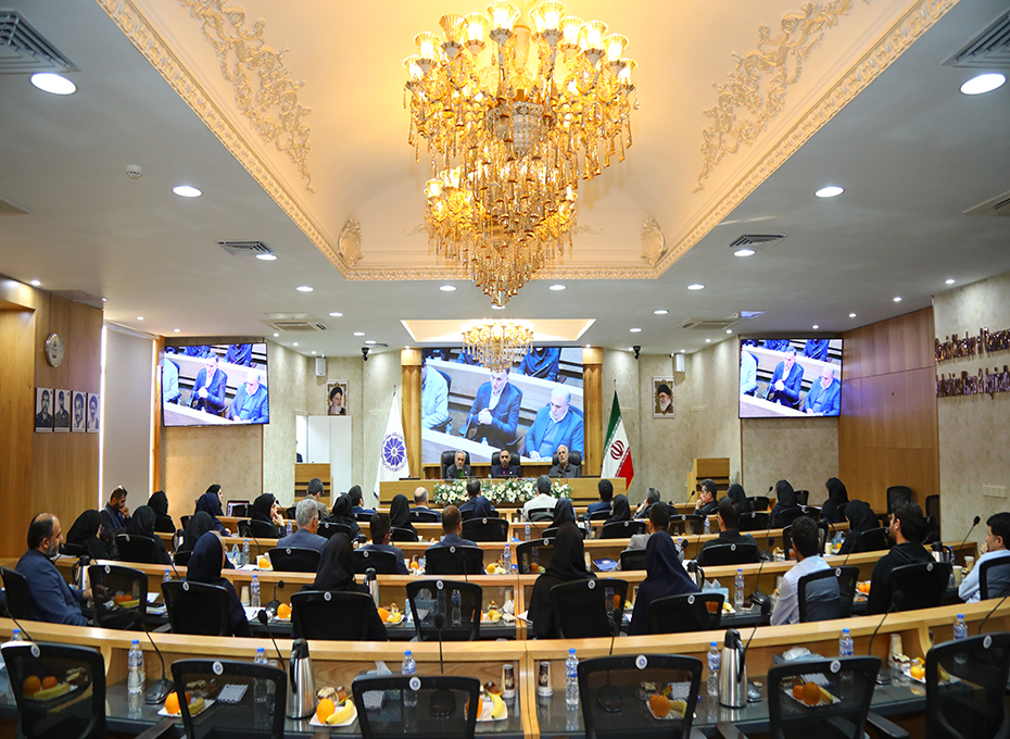 مهندس عبدیان در نهمین نشست هیات نمایندگان در سال جاری : نمایشگاه دائمی محصولات تولیدی و صادراتی و یک واحد صرافی مدرن در اتاق بازرگانی قزوین راه اندازی می شود.
