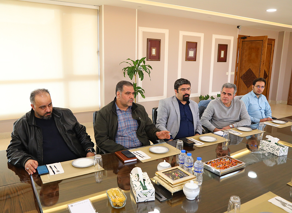 تمام امکانات اتاق بارزگانی دراختیارانجمنها وتشکلهای تخصصی قرارداردعکس کمکی شماره2