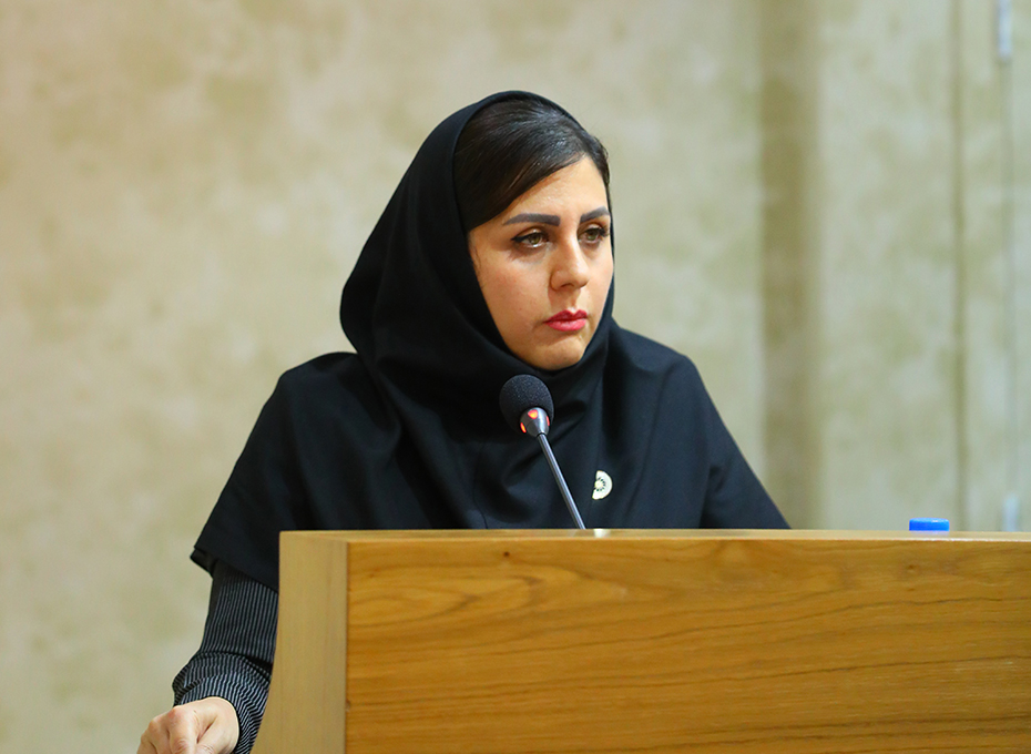 بعدازظهر یکشنبه، طی مراسمی درسالن وکیل التجار پارلمان بخش خصوصی استان قزوین به مناسب سالروز ولادت حضرت زهرا(س) آیین بزرگداشت روز زن ومقام مادر ویژه بانوان استان همراه با اتاق بازرگانی قزوین برای دومین  سال پیاپی  برگزارشد.عکس کمکی شماره5