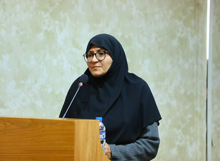 بعدازظهر یکشنبه، طی مراسمی درسالن وکیل التجار پارلمان بخش خصوصی استان قزوین به مناسب سالروز ولادت حضرت زهرا(س) آیین بزرگداشت روز زن ومقام مادر ویژه بانوان استان همراه با اتاق بازرگانی قزوین برای دومین  سال پیاپی  برگزارشد.عکس کمکی شماره6