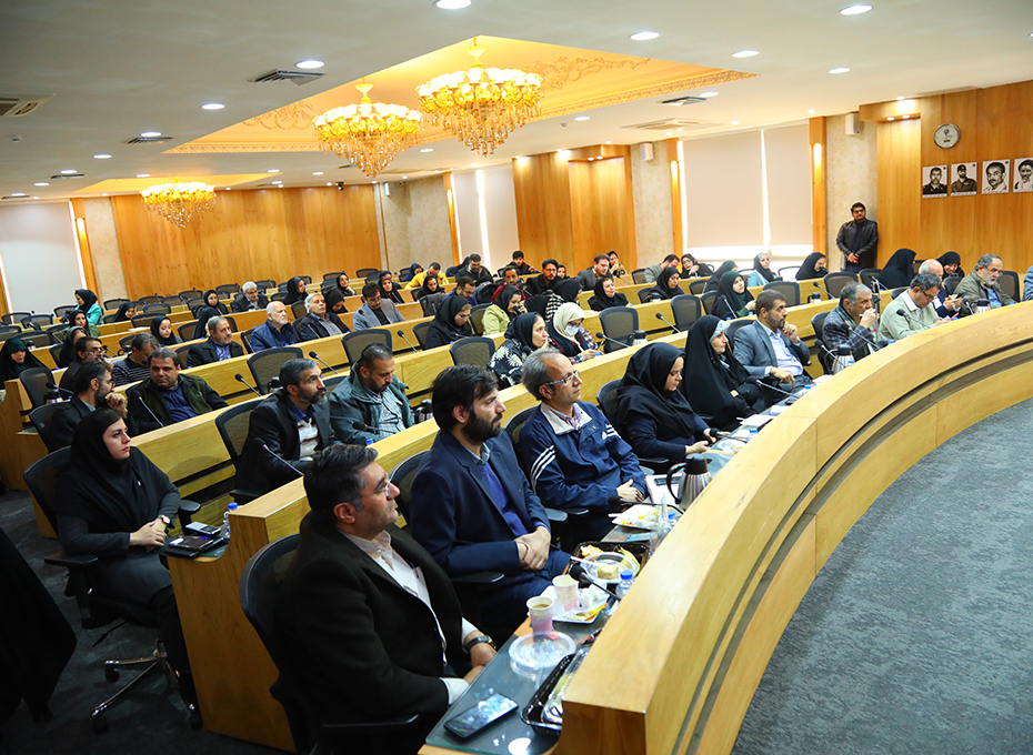 هشتمین نشست خبری رسانه های گروهی استان باریاست اتاق بازرگانی قزوین برگزارشد