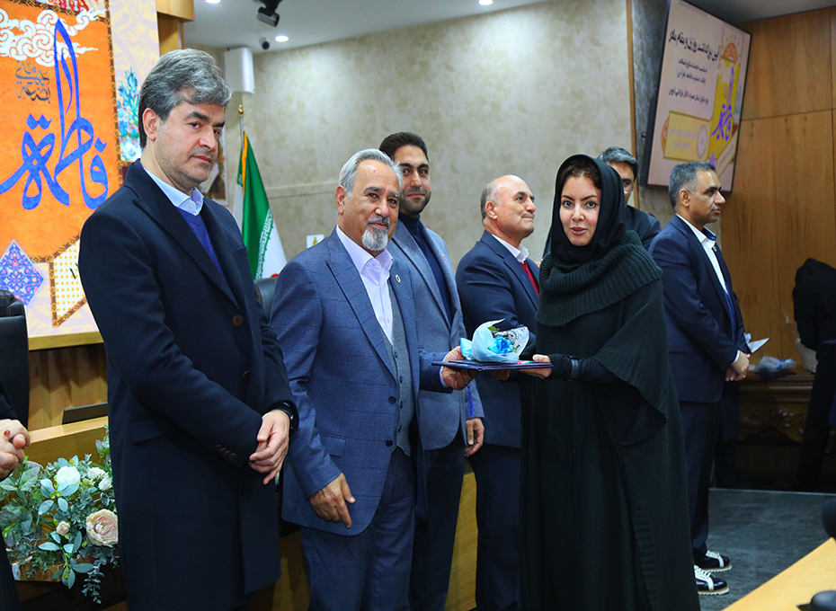 در ادامه برگزاری آیین بزرگداشت روز زن ومقام مادر دراتاق بازرگانی،صنایع ،معادن وکشاورزی قزوین