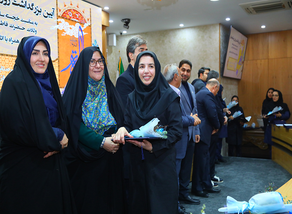در ادامه برگزاری آیین بزرگداشت روز زن ومقام مادر دراتاق بازرگانی،صنایع ،معادن وکشاورزی قزوین