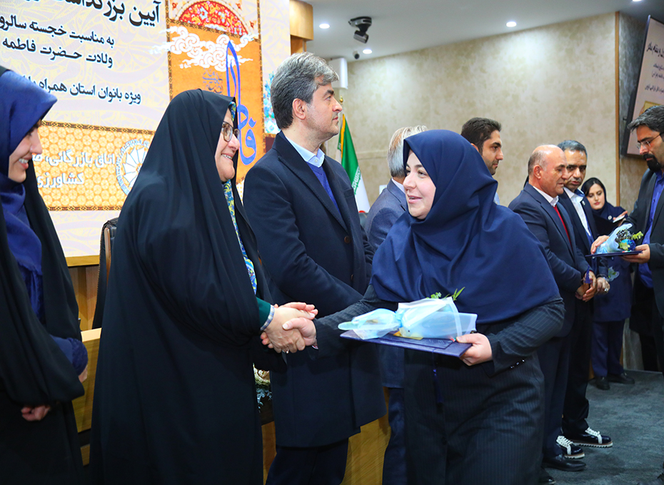 در ادامه برگزاری آیین بزرگداشت روز زن ومقام مادر دراتاق بازرگانی،صنایع ،معادن وکشاورزی قزوین