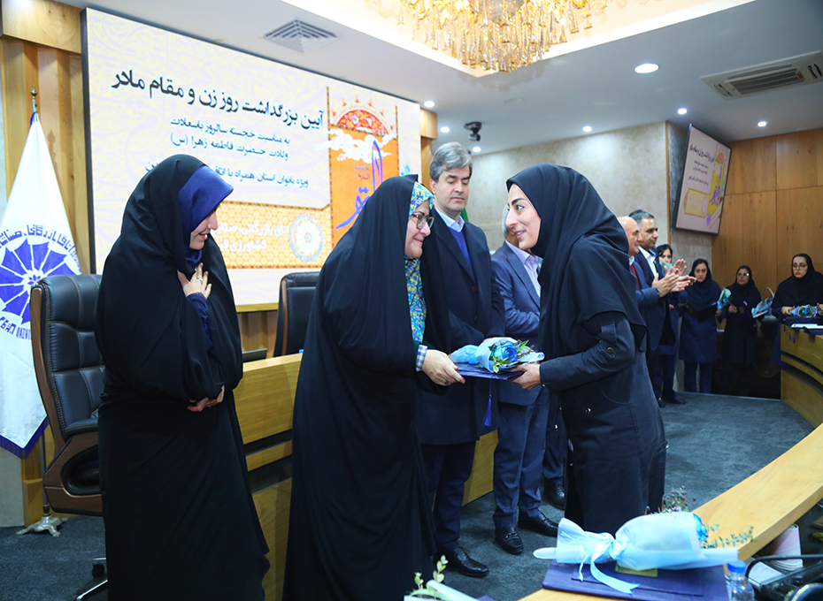 در ادامه برگزاری آیین بزرگداشت روز زن ومقام مادر دراتاق بازرگانی،صنایع ،معادن وکشاورزی قزوین