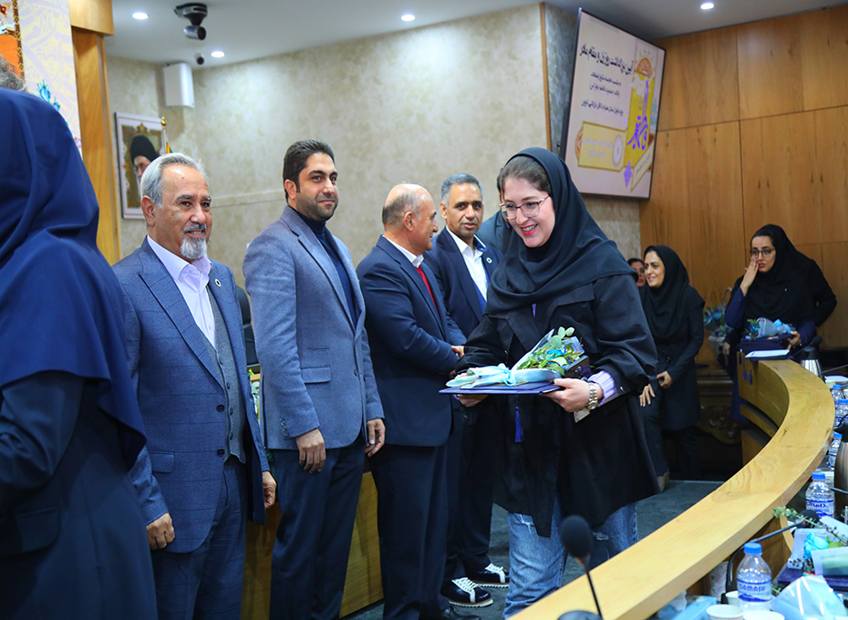 در ادامه برگزاری آیین بزرگداشت روز زن ومقام مادر دراتاق بازرگانی،صنایع ،معادن وکشاورزی قزوین