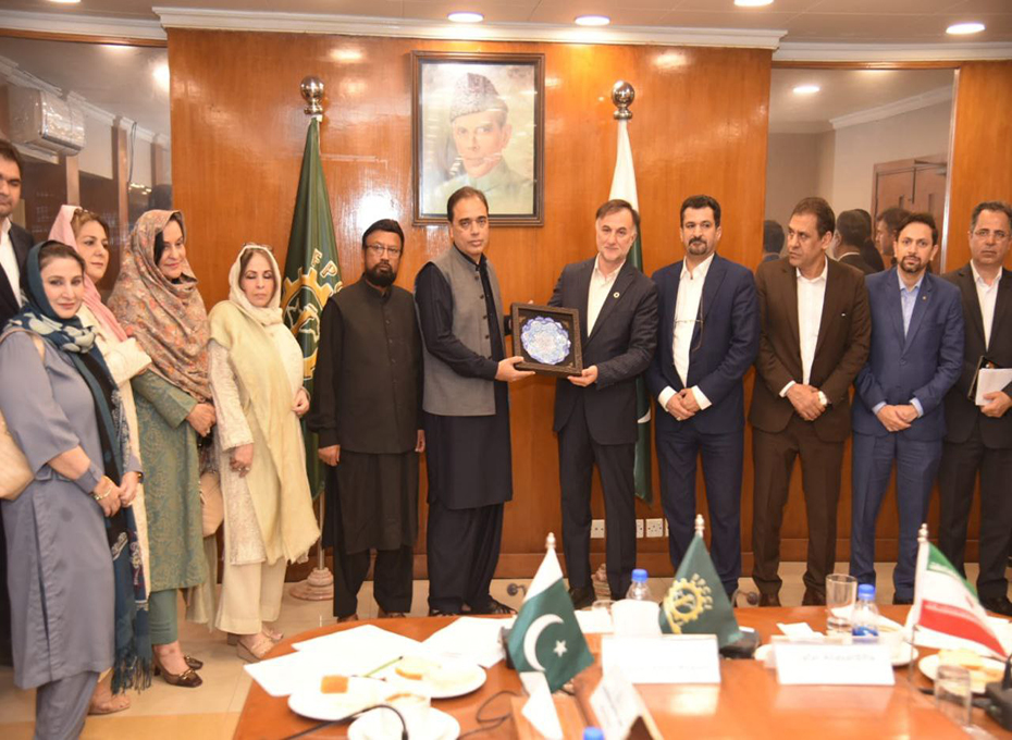 انعقاد تفاهم نامه همکاری های مشترک اتاق بازرگانی قزوین و اتاق بازرگانی کراچی