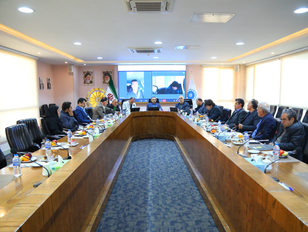 بررسی مهمترین موضوعات اقتصادی استان در  نشست  دهم هیات نمایندگان اتاق بازرگانی قزوینعکس کمکی شماره4