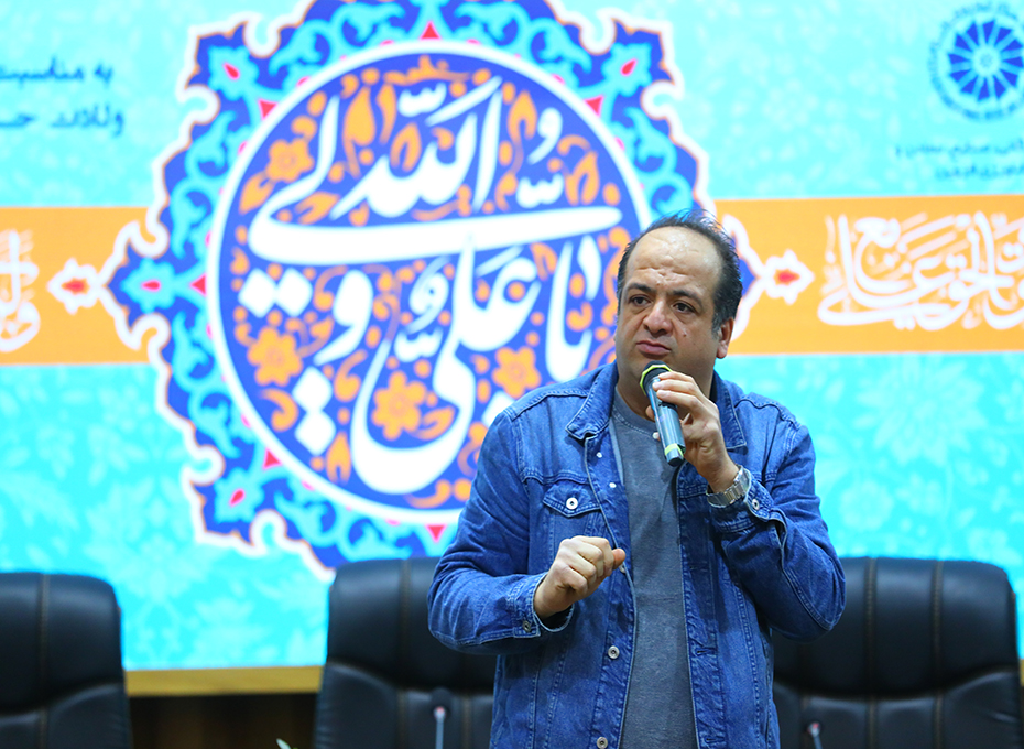 آئین بزرگداشت ولادت باسعادت حضرت امیر المومین  امام علی(ع)روزپدر و روزمرد دراتاق بازرگانی قزوین برگزارشد.عکس کمکی شماره1