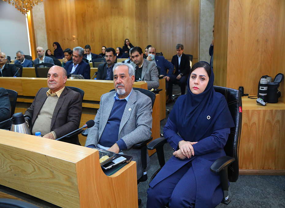 آئین بزرگداشت ولادت باسعادت حضرت امیر المومین  امام علی(ع)روزپدر و روزمرد دراتاق بازرگانی قزوین برگزارشد.عکس کمکی شماره6