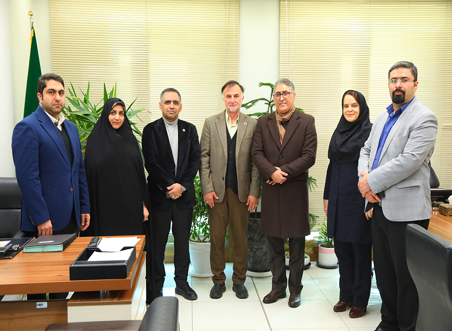 نشست مشترک مهندس عبدیان رئیس اتاق بازرگانی قزوین باخانم دکترفاطمه خمسه مشاوروزیر و مدیر کل دفترهماهنگی اموراستان های وزارت جهادکشاورزی برگزارشد.عکس کمکی شماره1