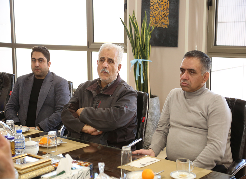 ظهرامروز چهارشنبه شانزدهمین نشست هیات رئیسه اتاق بازرگانی،صنایع،معادن وکشاورزی قزوین به ریاست مهندس عبدیان تشکیل شد.عکس کمکی شماره2