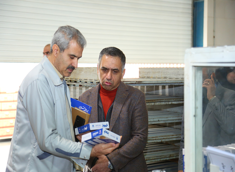 روز شنبه مهندس عبدیان رئیس اتاق بازرگانی،صنایع،معادن وکشاورزی قزوین از شرکت گروه بهداشتی فیروز بازدید به عمل آورد.عکس کمکی شماره9