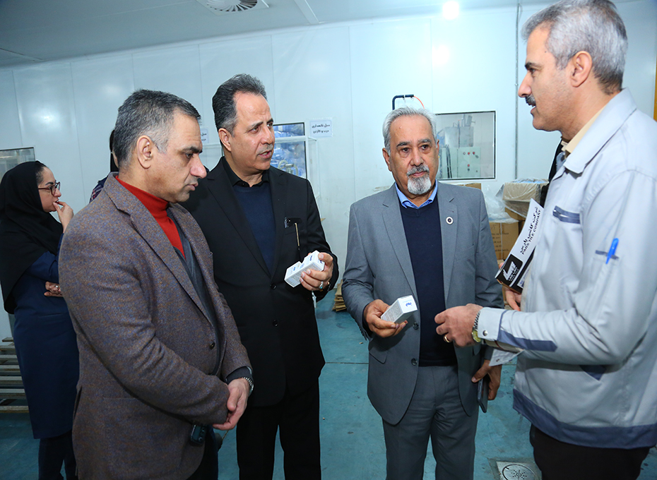 بازدید رئیس اتاق بازرگانی قزوین از شرکت گروه بهداشتی فیروز