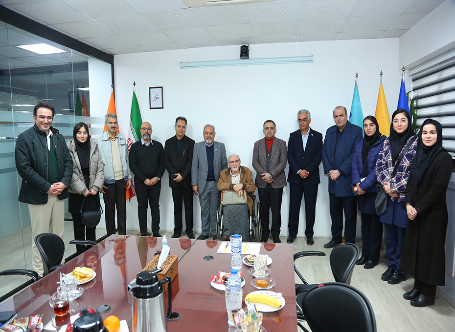 روز شنبه مهندس عبدیان رئیس اتاق بازرگانی،صنایع،معادن وکشاورزی قزوین از شرکت گروه بهداشتی فیروز بازدید به عمل آورد.