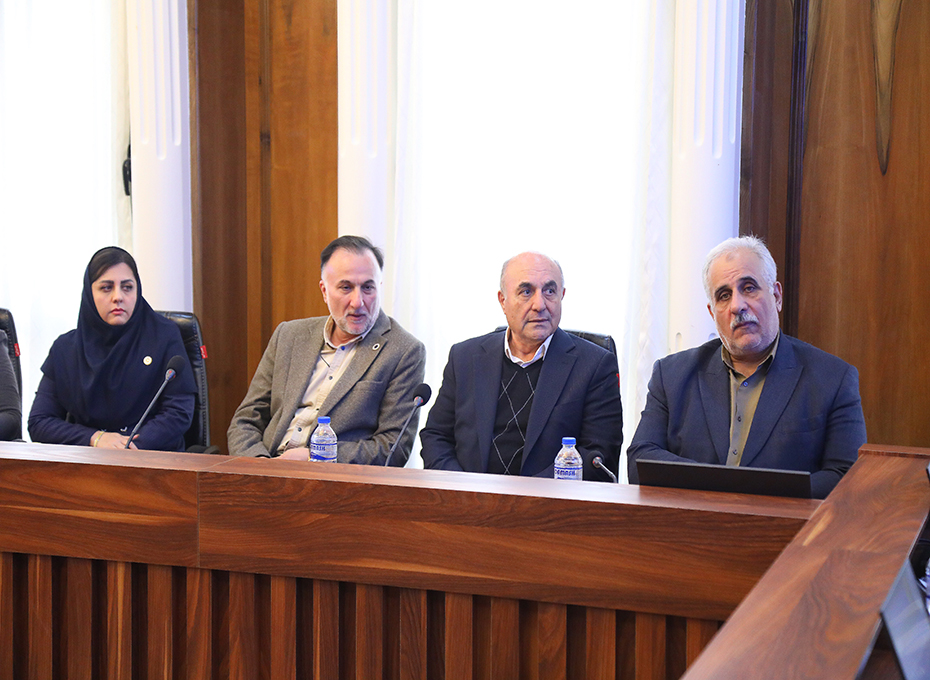 برگزاری جلسه مشترک کمیسیون تجارت و گمرک اتاق قزوین  و اتحاديه صادركنندگان استان  با حضور مسئولان و فعالان اقتصادی استان در اتاق بازرگاني قزوين عکس کمکی شماره4