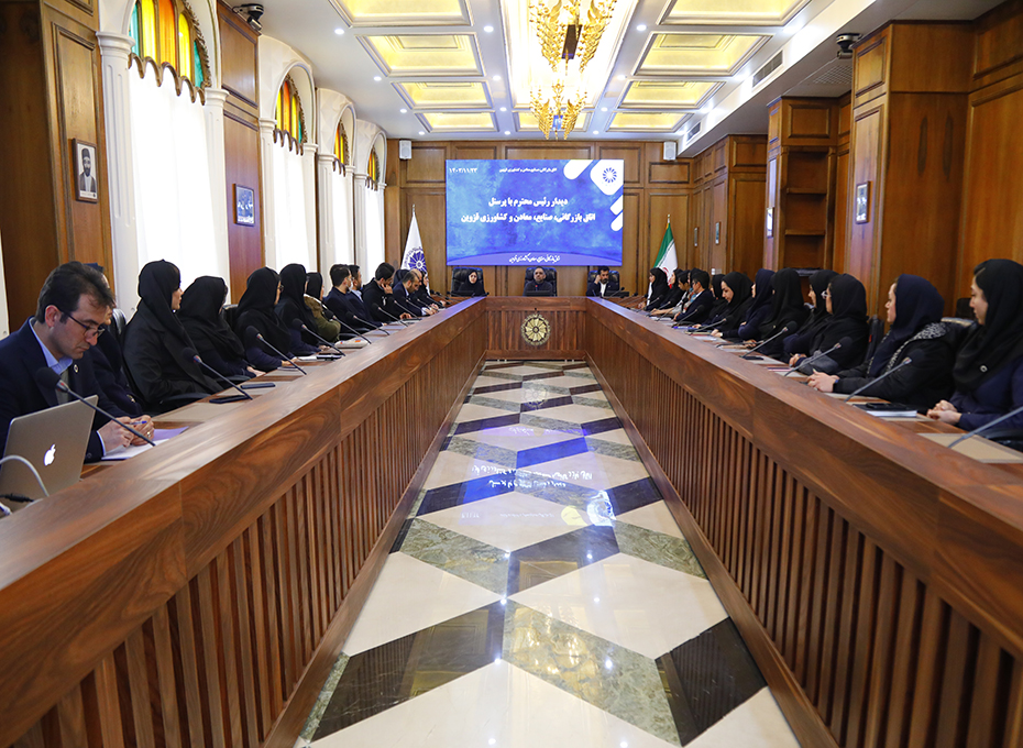 نشست کارکنان اتاق بازرگانی قزوین باآقای مهندس عبدیان رئیس پارلمان بخش خصوصی استان برگزارشد.عکس کمکی شماره2