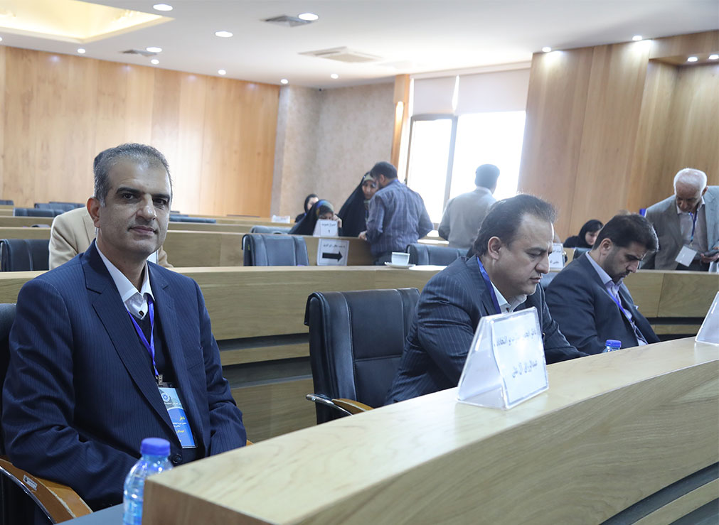 صبح امروز انتخابات داوطلبین عضویت در ششمین دوره هیات نمایندگان اتاق بازرگانی، صنایع، معادن وکشاورزی قزوین آغاز شد.عکس کمکی شماره5