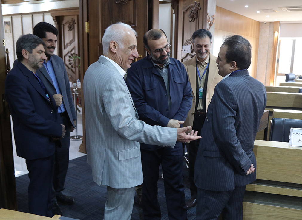 صبح امروز انتخابات داوطلبین عضویت در ششمین دوره هیات نمایندگان اتاق بازرگانی، صنایع، معادن وکشاورزی قزوین آغاز شد.عکس کمکی شماره6