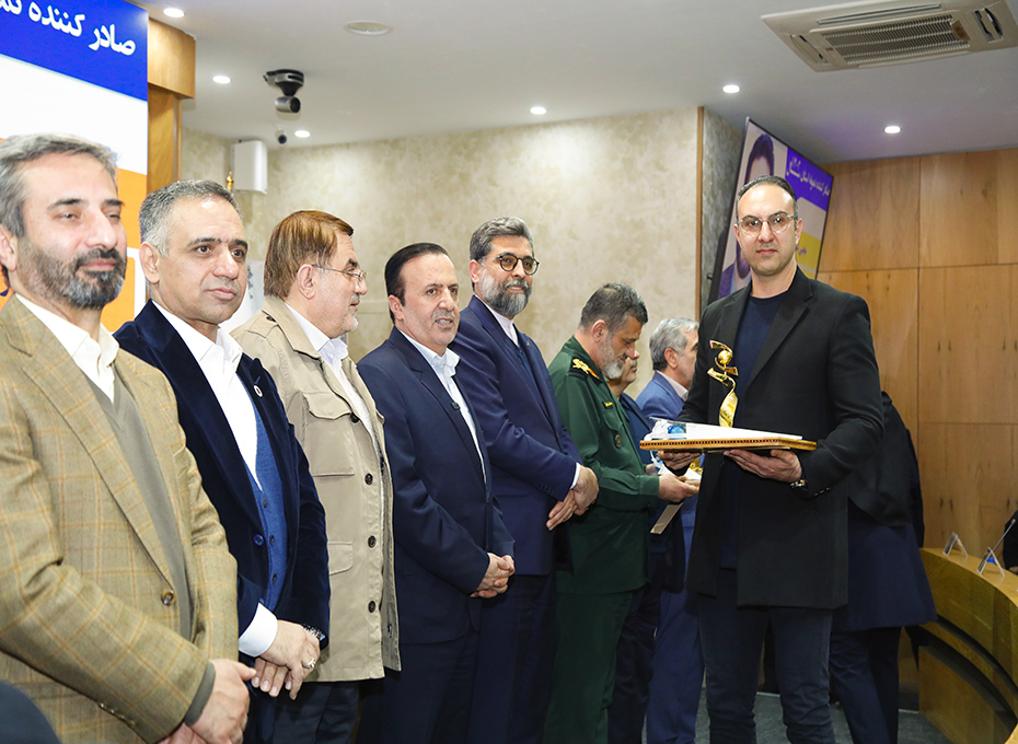  دراین مراسم از  بیست وسه تن ازصادرکنندگان استانی تقدیر به عمل آمد .عکس کمکی شماره1