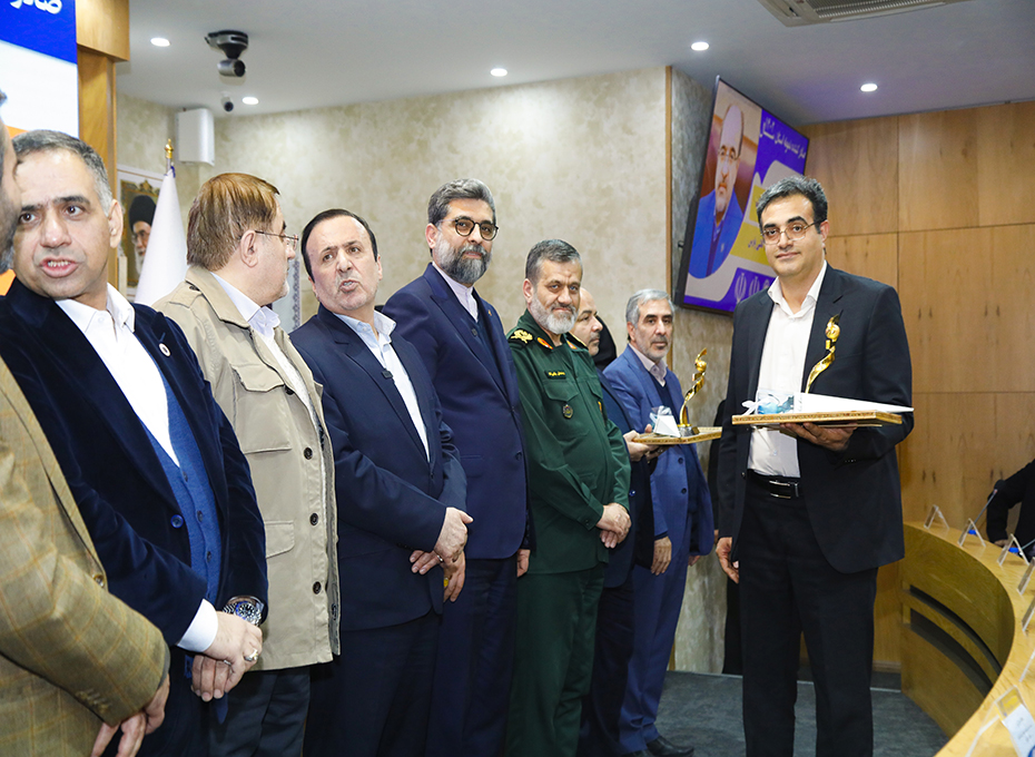  دراین مراسم از  بیست وسه تن ازصادرکنندگان استانی تقدیر به عمل آمد .عکس کمکی شماره3